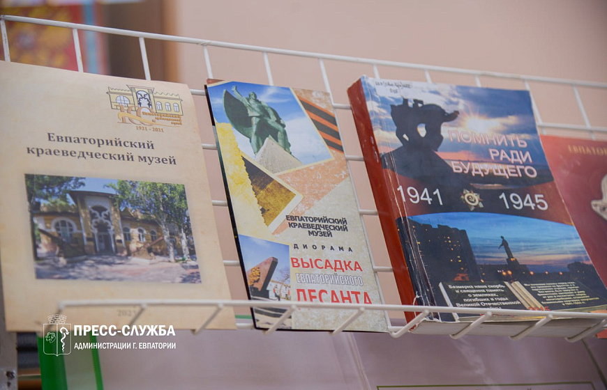 В Евпатории проходит выставка, посвященная номинантам премии им. Дувана